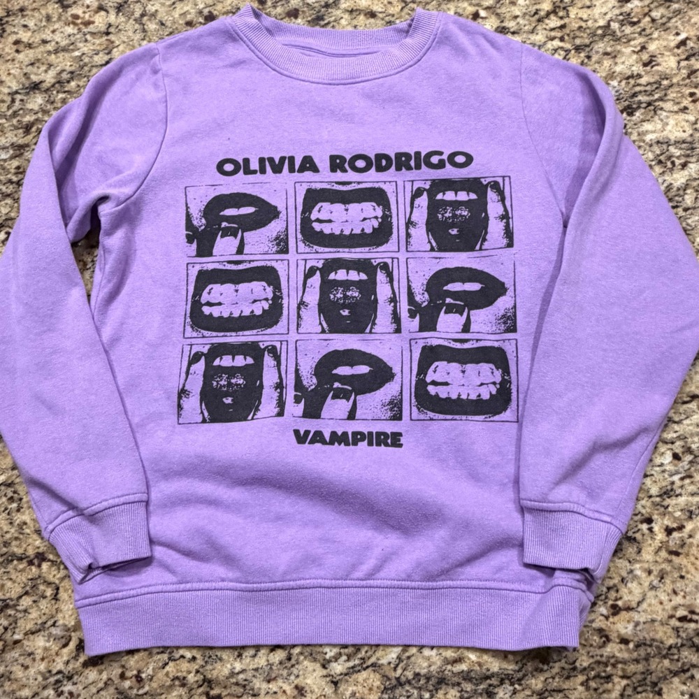 Olivia Rodrigo Vampire Purple Graphic Sweatshirt GUTS Tour Merch Womens Medium